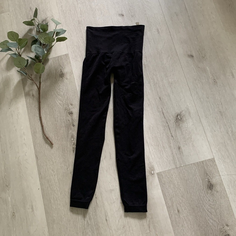 SPANX Look at me now Seamless Design Leggings Color‎ Very Black Size S